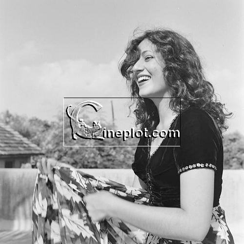Different poses of Madhubala - 2