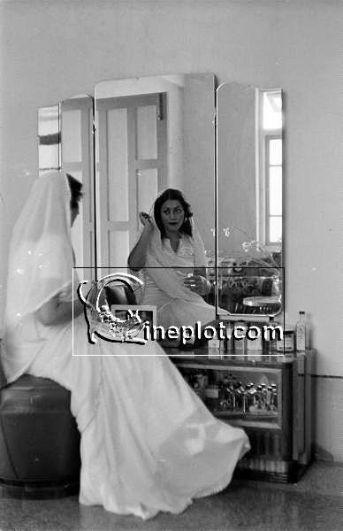 Madhubala infront of her mirror